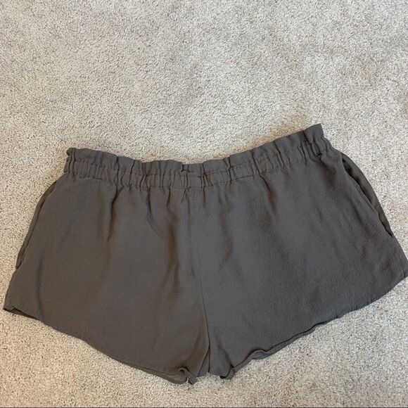 Aritzia Wilfred Montrouge shorts Sz L khaki drawstring 🔥 - Picture 2 of 10